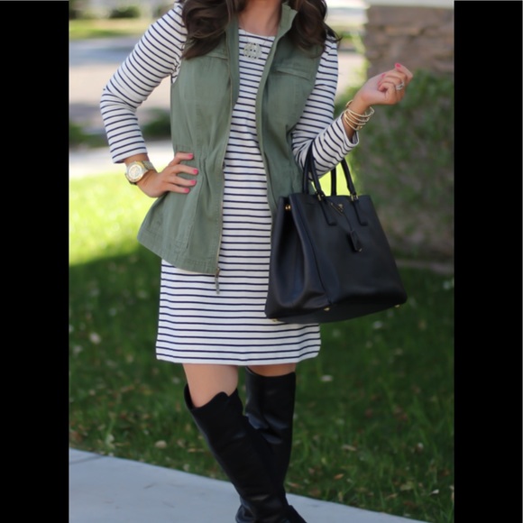 B&W 1/4 Sleeve Dress - Picture 4 of 4